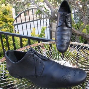 Louis Vuitton Black Lace LV Cap  9EU/ 10 US SHOES